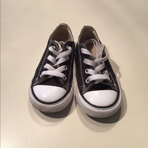 Black Converse Chuck Taylor sneakers, Toddler 7.